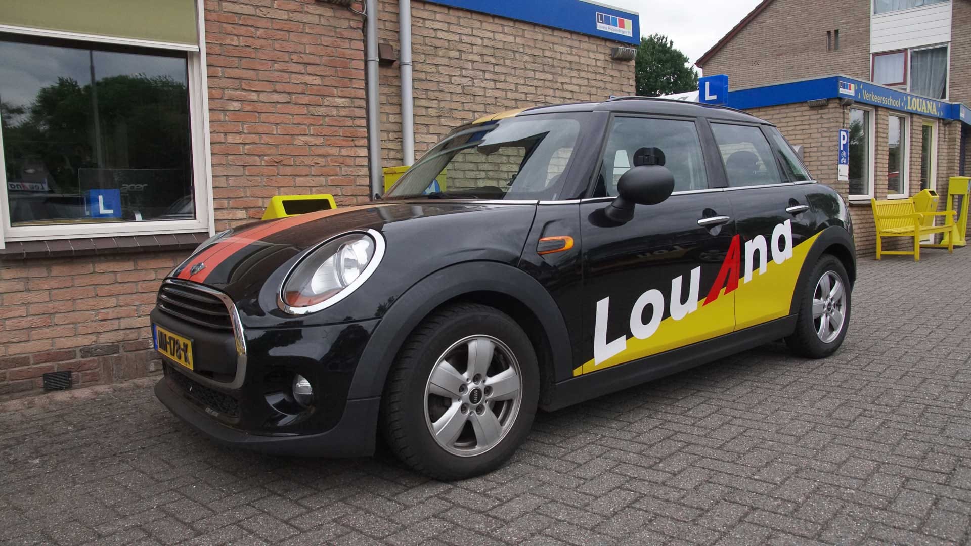 Schakel lesauto van Louana Rijopleidingen